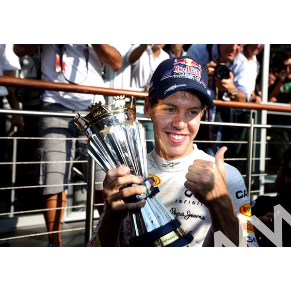 Sebastian Vettel with trophy Monza 2011 : Duke Video